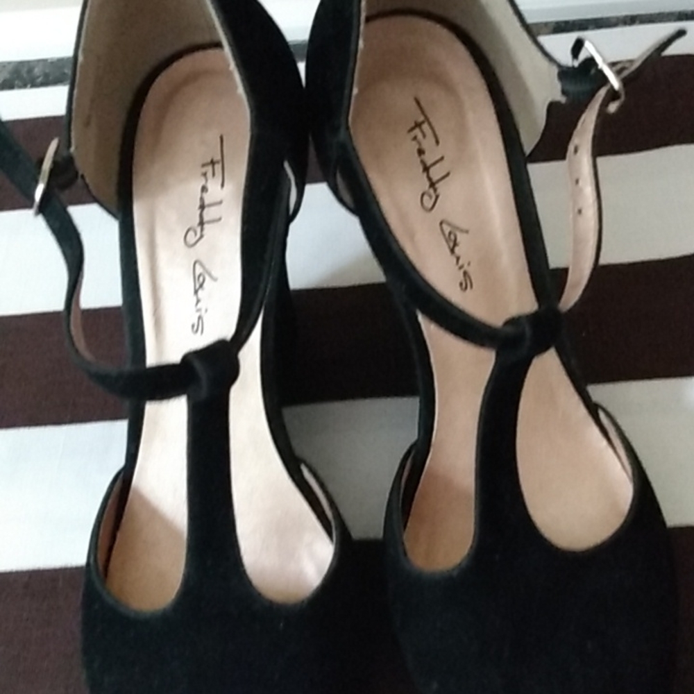 Shoes - Picture 3 of 11